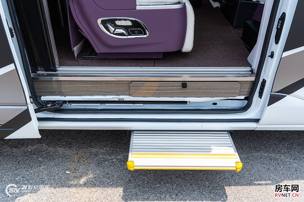 实拍卫航房车“黑豹”,带给你不一样的豪华美式大旅居!_12 实拍卫航房车“黑豹”,带给你不一样的豪华美式大旅居!_12