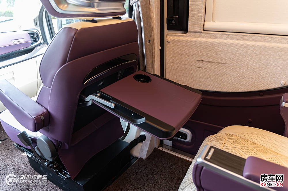 实拍卫航房车“黑豹”,带给你不一样的豪华美式大旅居!_16 实拍卫航房车“黑豹”,带给你不一样的豪华美式大旅居!_16