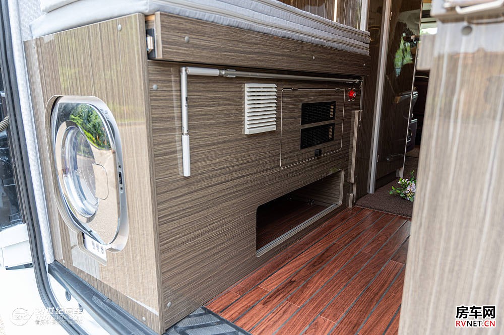 实拍卫航房车“黑豹”,带给你不一样的豪华美式大旅居!_11 实拍卫航房车“黑豹”,带给你不一样的豪华美式大旅居!_11