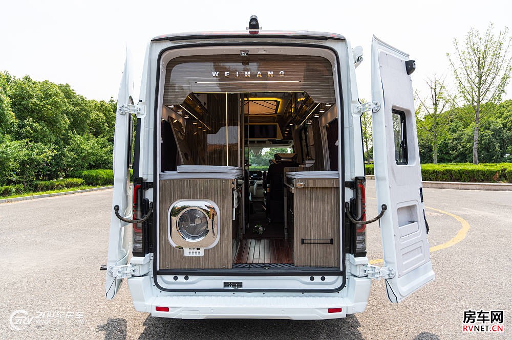 实拍卫航房车“黑豹”,带给你不一样的豪华美式大旅居!_10 实拍卫航房车“黑豹”,带给你不一样的豪华美式大旅居!_10