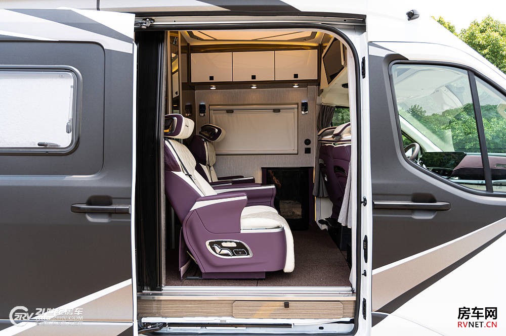 实拍卫航房车“黑豹”,带给你不一样的豪华美式大旅居!_15 实拍卫航房车“黑豹”,带给你不一样的豪华美式大旅居!_15