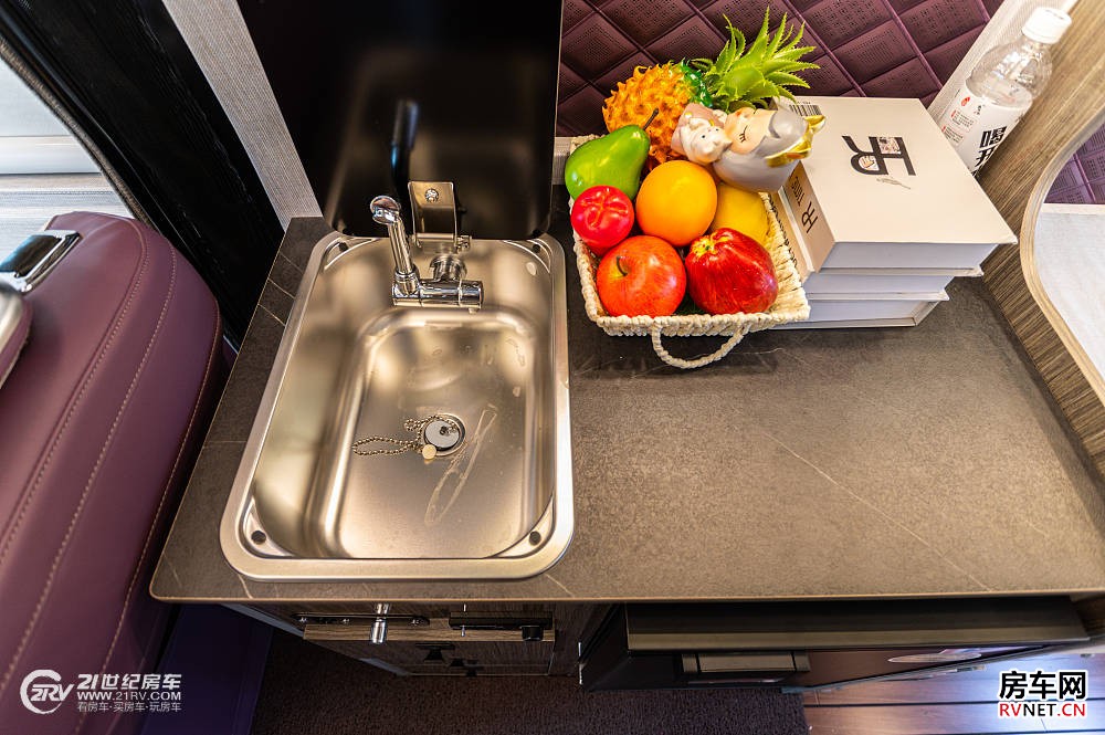 实拍卫航房车“黑豹”,带给你不一样的豪华美式大旅居!_20 实拍卫航房车“黑豹”,带给你不一样的豪华美式大旅居!_20
