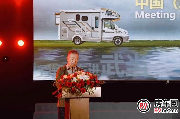 图:中国旅游车船协会秘书长刘汉奇