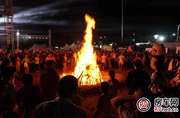 图:露营节嘉年华活动现场