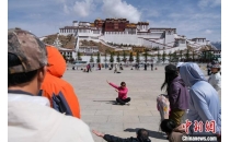 西藏旅游市场随春暖