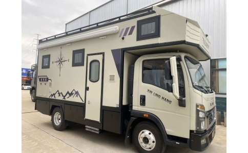 作为基于豪沃统帅底盘打造的国VI排放标准房车，其搭载的WP2.5NQ17062柴油发动机配合8AT变速器，输出170马力与118kw功率，配合3280mm轴距与7.50R16LT轮胎，既保障了强劲动力又实现了稳定操控