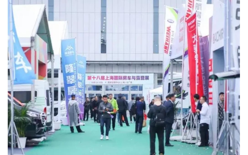 凭借依维柯欧胜6.5吨底盘，这款“双层”房车成为市场新宠