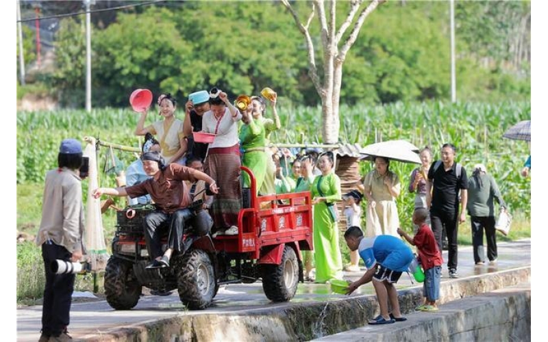 一站式解锁吃住行游购娱新体验，“水润千寨 醉美磨憨”首次旅游线路发布