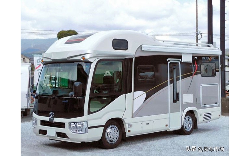 考斯特C型房车，4.0L柴油机，带额头空间更大，3床4卧舒适度高