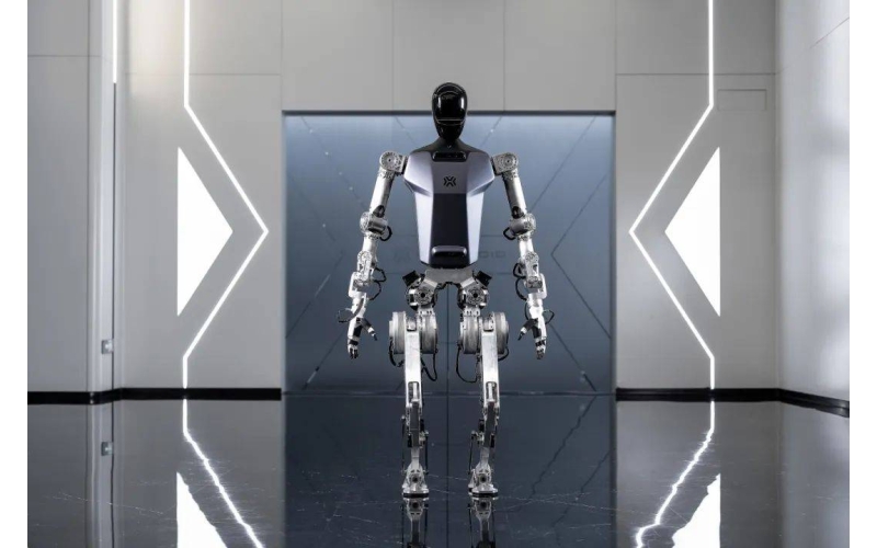 全球首位机器人马拉松冠军诞生！那些「翻车名场面」才是这场比赛最有价值的收获