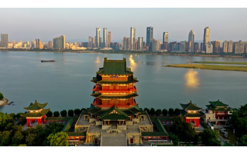 活力中国调研行丨从“围起来”到“火出圈”！滕王阁“三还于民”，南昌算对这笔账