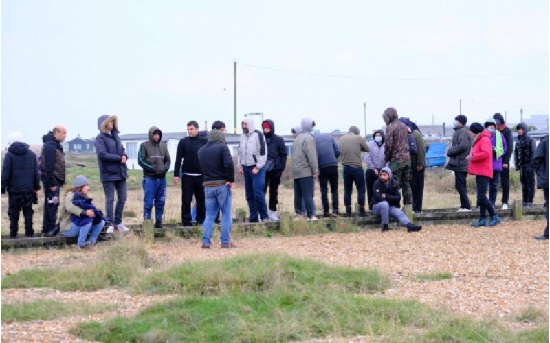 英吉利海峡偷渡人数创新高 马克龙：都怪英国“脱欧”