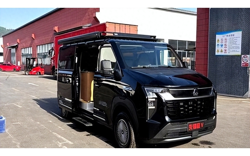 中国重汽原厂公告宿营车，9月19亮相成都房车展，可进出地库