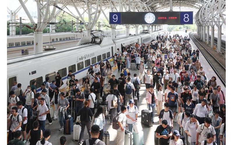 大数据盘点“双节”假期出行“热” 重庆多项文旅指标位居全国前列