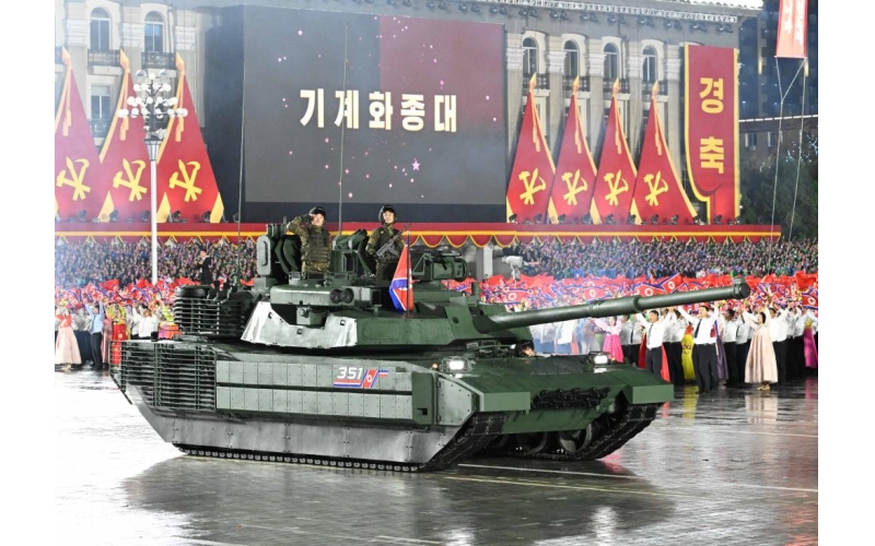 朝鲜举行盛大阅兵式，高清大图来了