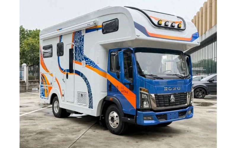 拓锐斯特房车推出了旗下首款豪沃轻卡房车，为消费者带来了全新的选择